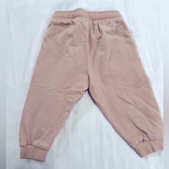 Sweatshirt/Sweatpants Matching Set
Soft Pink - Picture 5 of 5